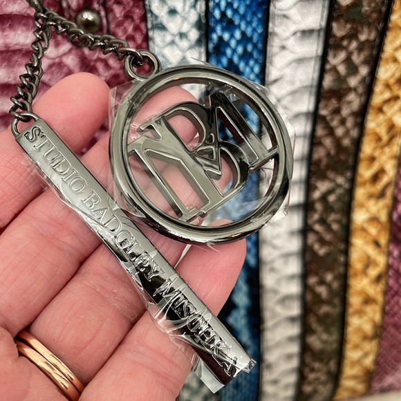 Badgley Mischka Tote with snake print - NWT! - Picture 2 of 12